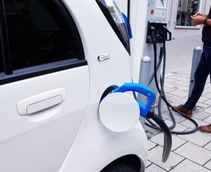 Elektromobilność w inteligentnym domu: technologiczna rewolucja w energetyce
