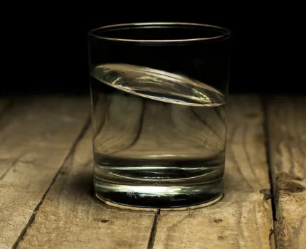 Mikrobiologiczne badanie wody pitnej — kiedy je wykonać i co wykrywa