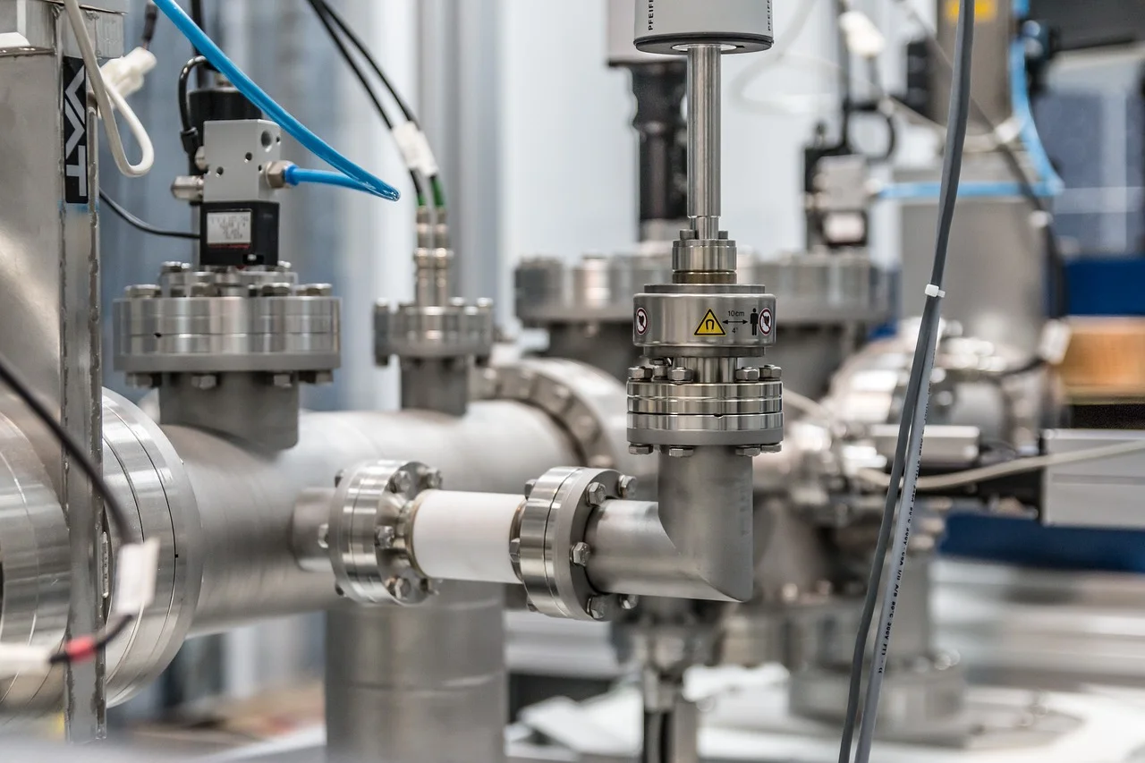 Ogrzewanie rurociągów przemysłowych: klucz do niezawodnego serwisu maszyn