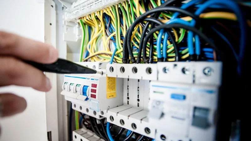 Najczęstsze błędy w instalacji elektrycznej i jak ich unikać